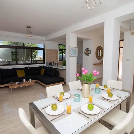 Villa Mylos 9 Protarász