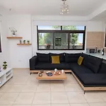 Mylos 9 פרוטאראס